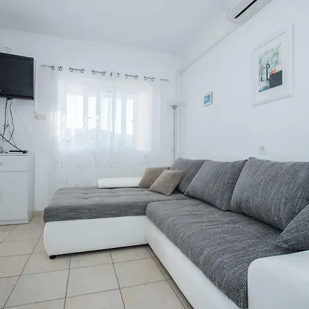 Dania Apartment