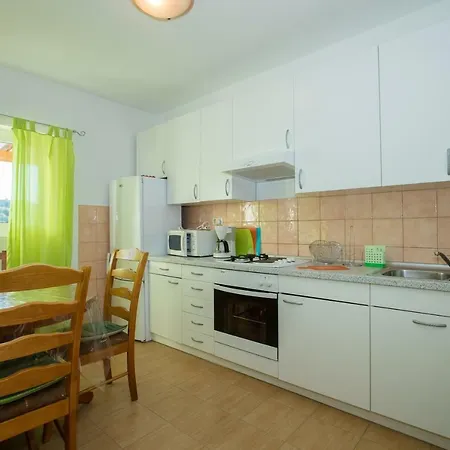 Dania Apartment