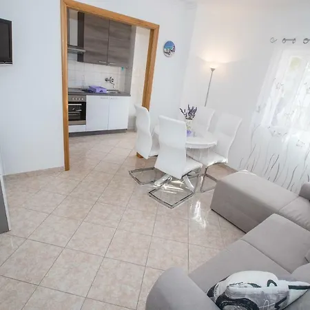 Dania Apartment *
