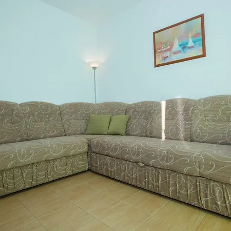 Dania Apartment