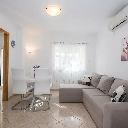 Dania Apartment *