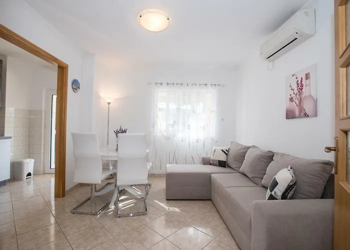 Dania Apartman *